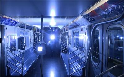 ضدعفونی مترو نیویورک با اشعه فرابنفش در تلاش برای مهار "کووید-19" ضدعفونی مترو نیویورک با اشعه فرابنفش در تلاش برای مهار "کووید-19"