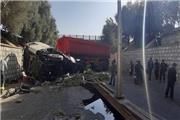 سقوط تریلر در پل ورودی شهرک صنعتی یزد