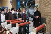رئیس جمهور سر زده از یک کارخانه تولید قطعات برقی در یزدبازدید کرد