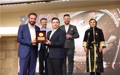 مدال میکروفون  طلایی در جشنواره ملی سعدی به مجری و مدرس فن بیان یزد تعلق گرفت